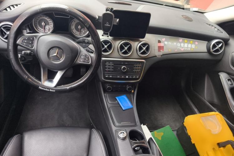 Used Mercedes-Benz GLA 2016 GLA 220 4MATIC Fashion Edition Center Console