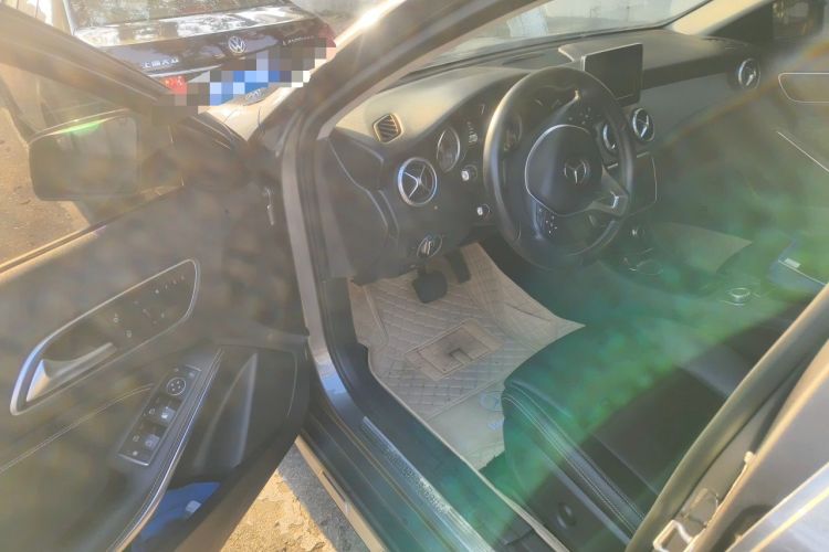 Used Mercedes-Benz GLA 2016 GLA 200 Sport Edition Driver Seat