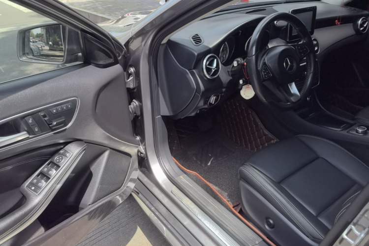 Used Mercedes-Benz GLA 2016 GLA 200 Sport Edition Driver Seat