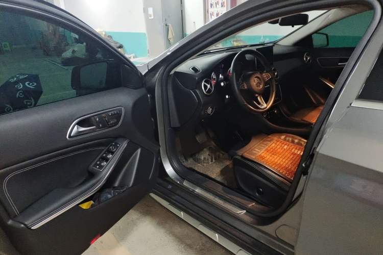 Used Mercedes-Benz GLA 2016 GLA 200 Sport Edition Driver Seat