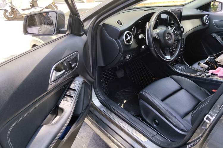 Used Mercedes-Benz GLA 2016 GLA 200 Sport Edition Driver Seat