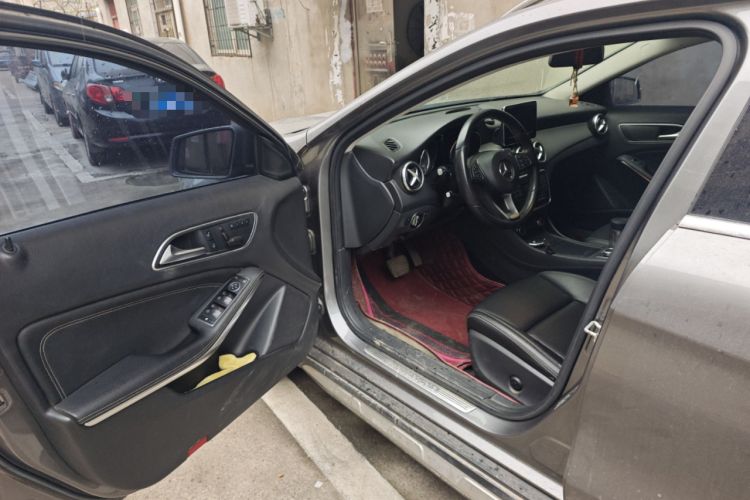 Used Mercedes-Benz GLA 2016 GLA 200 Sport Edition Driver Seat