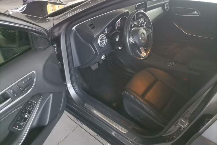 Used Mercedes-Benz GLA 2016 GLA 200 Sport Edition Driver Seat