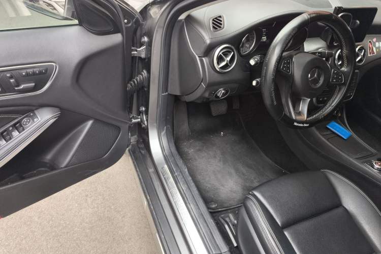 Used Mercedes-Benz GLA 2016 GLA 220 4MATIC Fashion Edition Driver Seat