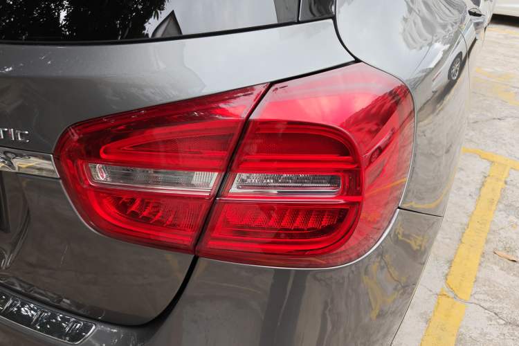 Used Mercedes-Benz GLA 2016 GLA 220 4MATIC Fashion Edition Exterior 3