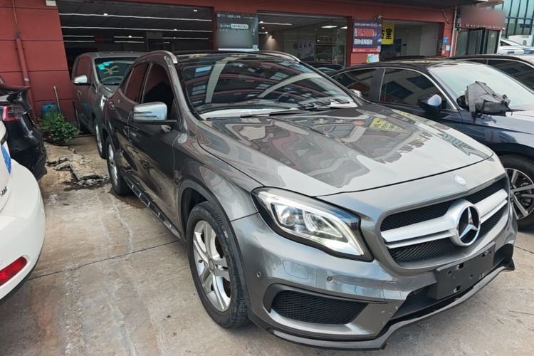 Used Mercedes-Benz GLA 2016 GLA 200 Fashion Model Front Right 45 Deg