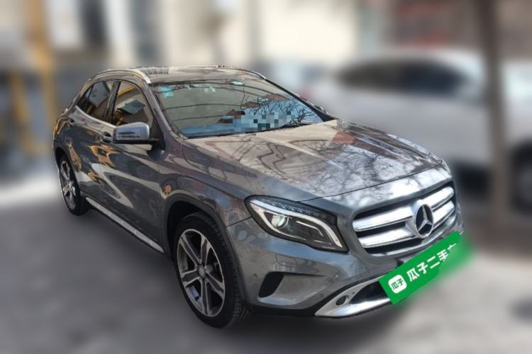 Used Mercedes-Benz GLA 2016 GLA 220 4MATIC Luxury Model Front Right 45 Deg