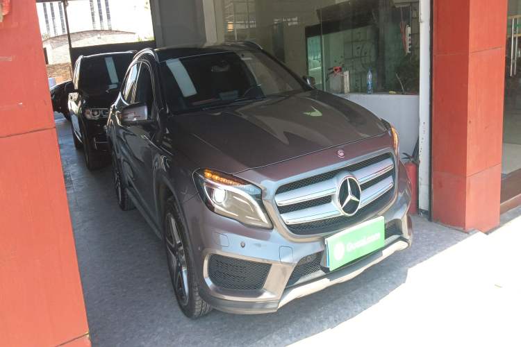 Used Mercedes-Benz GLA 2016 GLA 260 4MATIC Sport Edition Front Right 45 Deg