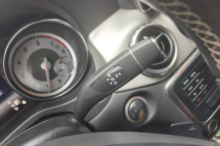 Used Mercedes-Benz GLA 2016 GLA 200 Fashion Model Gear Lever