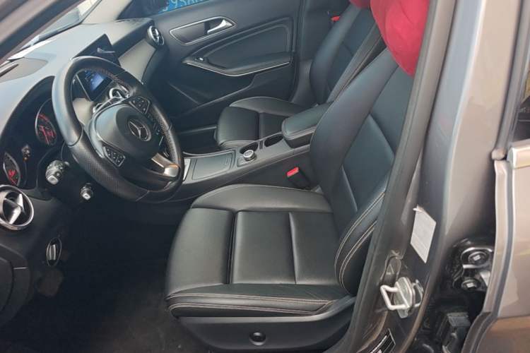 Used Mercedes-Benz GLA 2016 GLA 200 Fashion Model Left Front Seat
