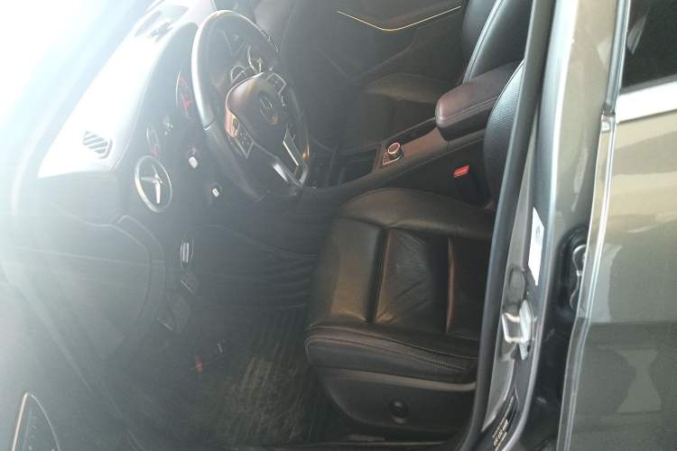 Used Mercedes-Benz GLA 2016 GLA 260 4MATIC Sport Edition Left Front Seat