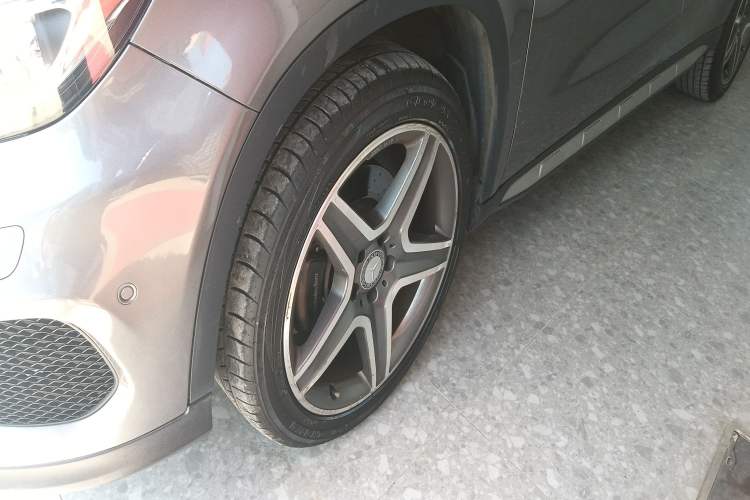 Used Mercedes-Benz GLA 2016 GLA 260 4MATIC Sport Edition Left Front Wheel Hub