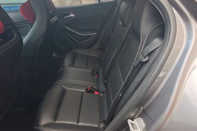 Used Mercedes-Benz GLA 2016 GLA 200 Fashion Model Left Rear Seat