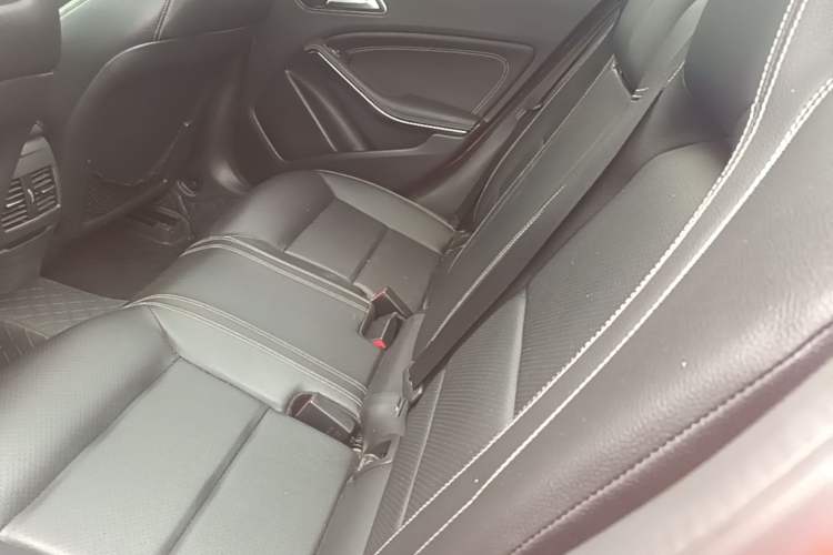 Used Mercedes-Benz GLA 2016 GLA 200 Fashion Model Left Rear Seat