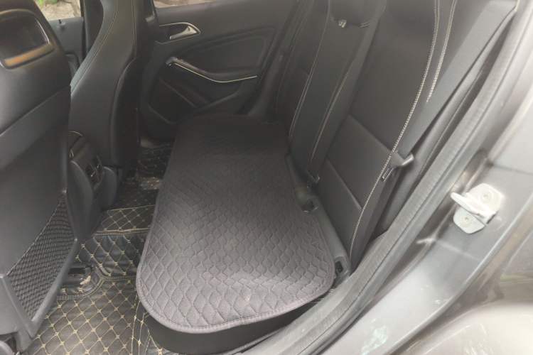 Used Mercedes-Benz GLA 2016 GLA 200 Fashion Model Left Rear Seat