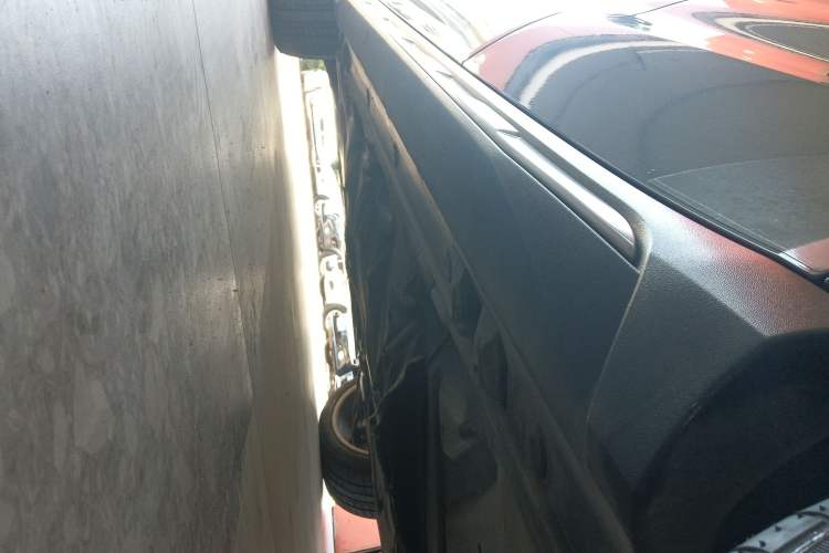 Used Mercedes-Benz GLA 2016 GLA 260 4MATIC Sport Edition Left Side Sill