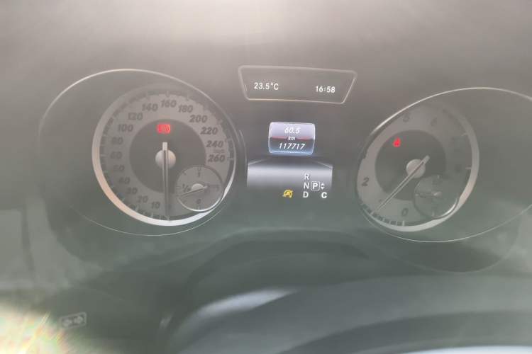 Used Mercedes-Benz GLA 2016 GLA 200 Sport Edition Odometer Close Up
