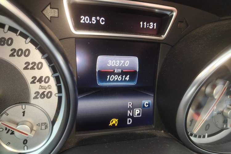 Used Mercedes-Benz GLA 2016 GLA 200 Fashion Model Odometer Close Up