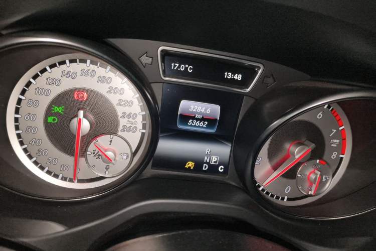 Used Mercedes-Benz GLA 2016 GLA 200 Sport Edition Odometer Close Up