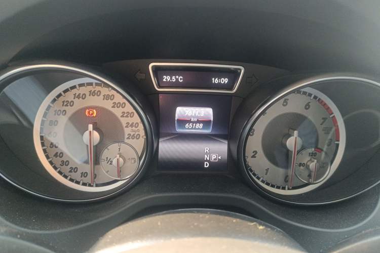 Used Mercedes-Benz GLA 2016 GLA 200 Fashion Model Odometer Close Up