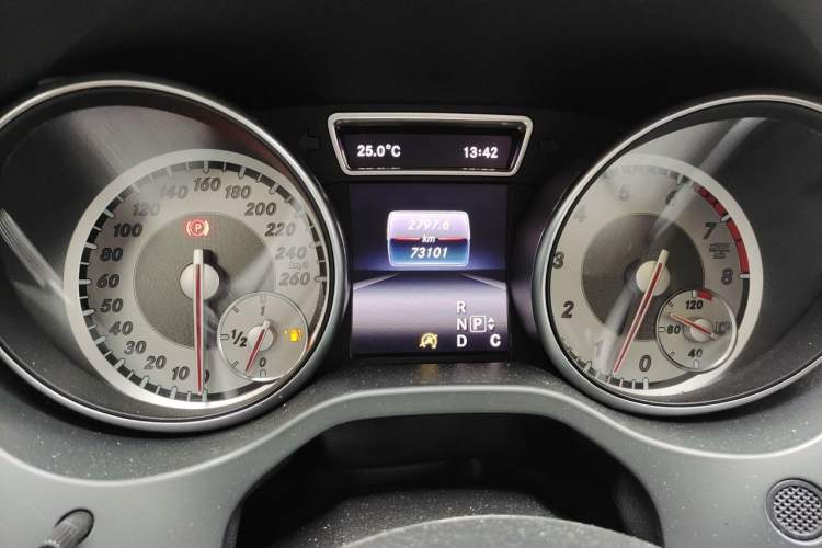 Used Mercedes-Benz GLA 2016 GLA 200 Sport Edition Odometer Close Up