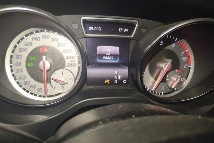 Used Mercedes-Benz GLA 2016 GLA 200 Sport Edition Odometer Close Up