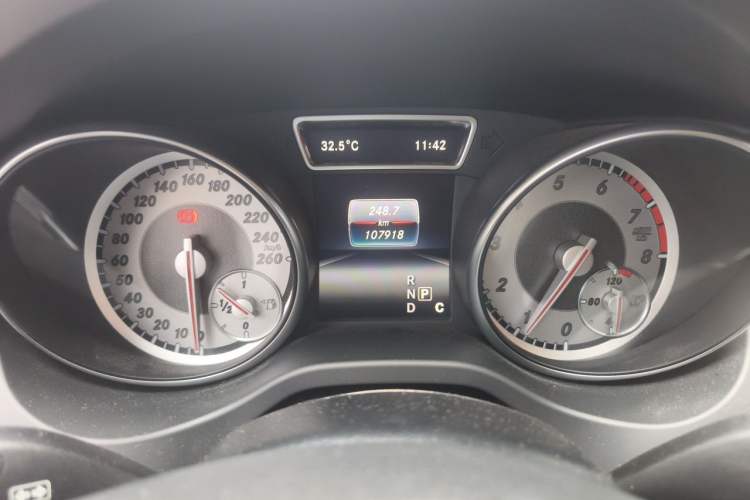 Used Mercedes-Benz GLA 2016 GLA 200 Fashion Model Odometer Close Up