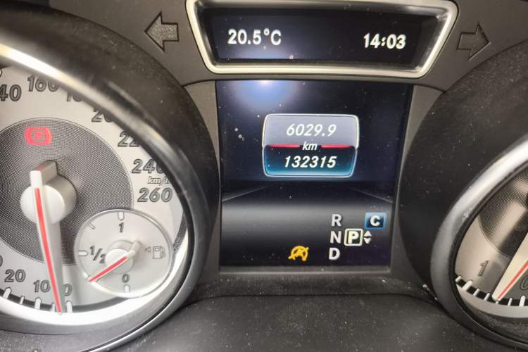 Used Mercedes-Benz GLA 2016 GLA 220 4MATIC Fashion Edition Odometer Close Up