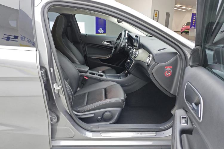 Used Mercedes-Benz GLA 2016 GLA 200 Fashion Model Right Front Seat