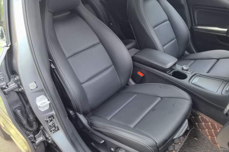 Used Mercedes-Benz GLA 2016 GLA 200 Sport Edition Right Front Seat
