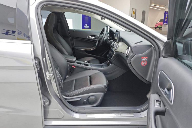 Used Mercedes-Benz GLA 2016 GLA 200 Fashion Model Right Front Seat