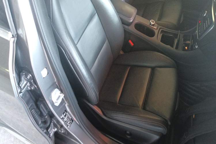 Used Mercedes-Benz GLA 2016 GLA 260 4MATIC Sport Edition Right Front Seat