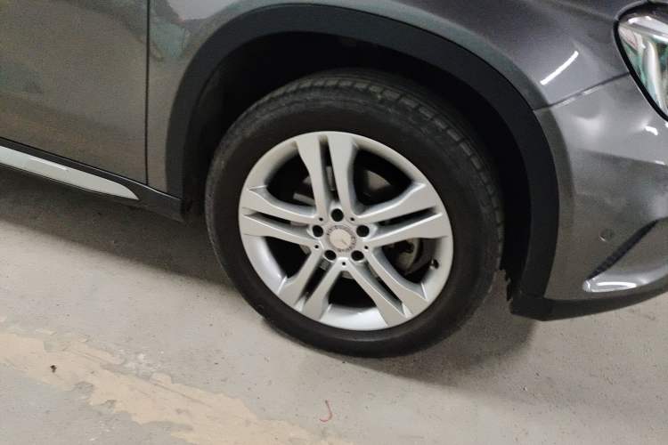 Used Mercedes-Benz GLA 2016 GLA 200 Sport Edition Right Front Wheel Hub