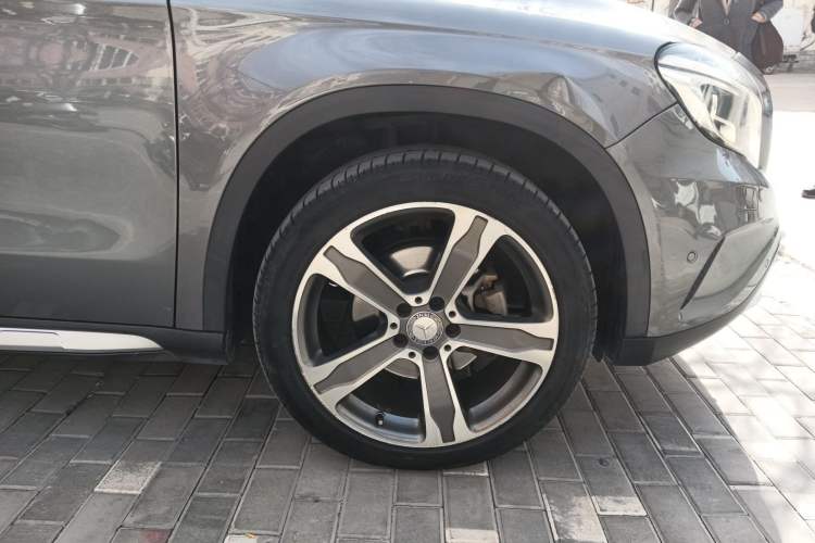 Used Mercedes-Benz GLA 2016 GLA 220 4MATIC Luxury Model Right Front Wheel Hub