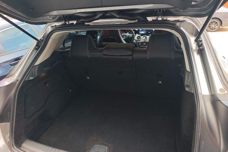 Used Mercedes-Benz GLA 2016 GLA 200 Fashion Model Trunk