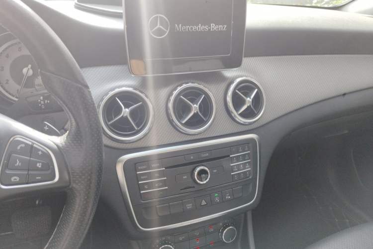 Used Mercedes-Benz GLA 2016 GLA 200 Sport Edition Audio And AC Panel