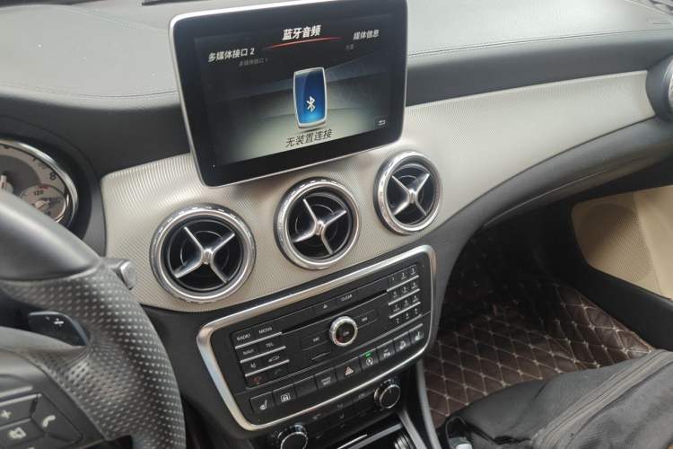 Used Mercedes-Benz GLA 2016 GLA 220 4MATIC Fashion Edition Audio And AC Panel