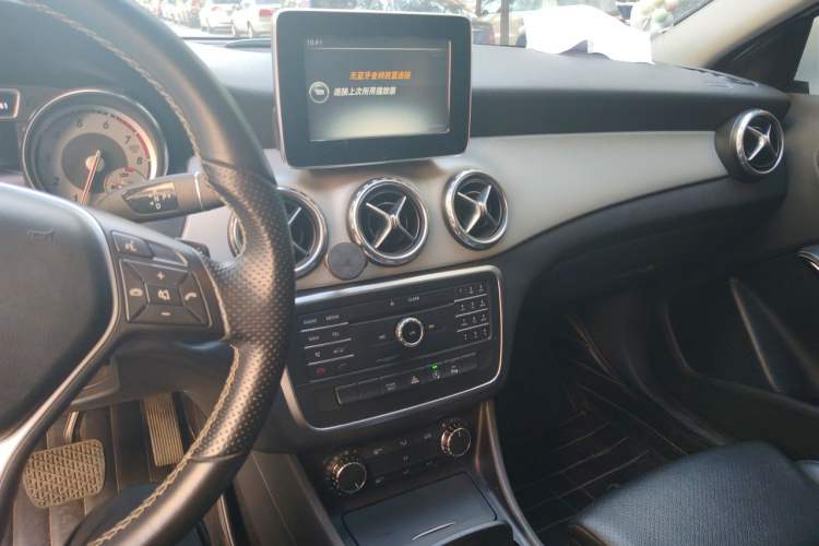 Used Mercedes-Benz GLA 2016 GLA 200 Sport Edition Audio And AC Panel