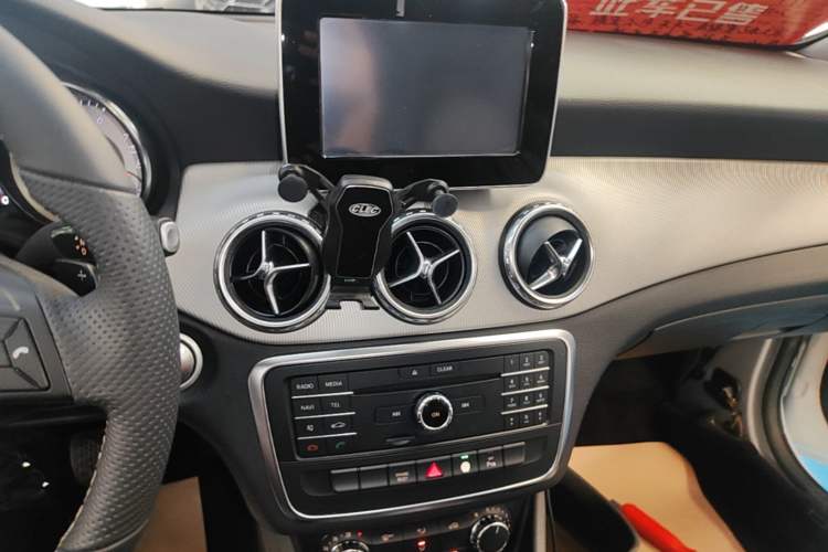 Used Mercedes-Benz GLA 2016 GLA 200 Sport Edition Audio And AC Panel