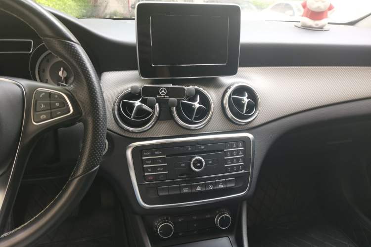 Used Mercedes-Benz GLA 2016 GLA 200 Sport Edition Audio And AC Panel