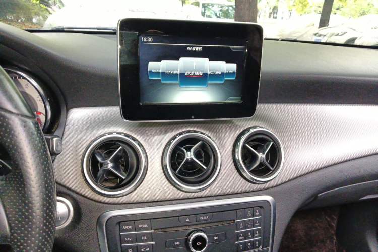Used Mercedes-Benz GLA 2016 GLA 200 Sport Edition Audio And AC Panel