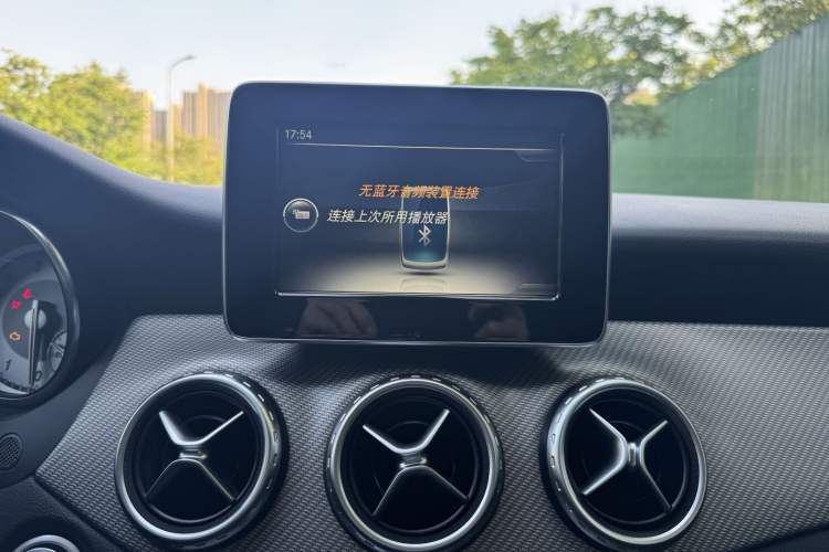 Used Mercedes-Benz GLA 2016 GLA 200 Sport Edition Audio And AC Panel