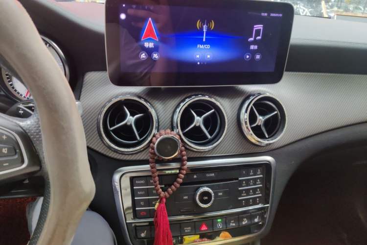 Used Mercedes-Benz GLA 2016 GLA 220 4MATIC Fashion Edition Audio And AC Panel