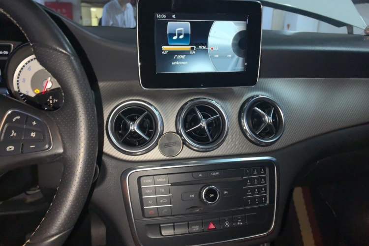 Used Mercedes-Benz GLA 2016 GLA 200 Sport Edition Audio And AC Panel