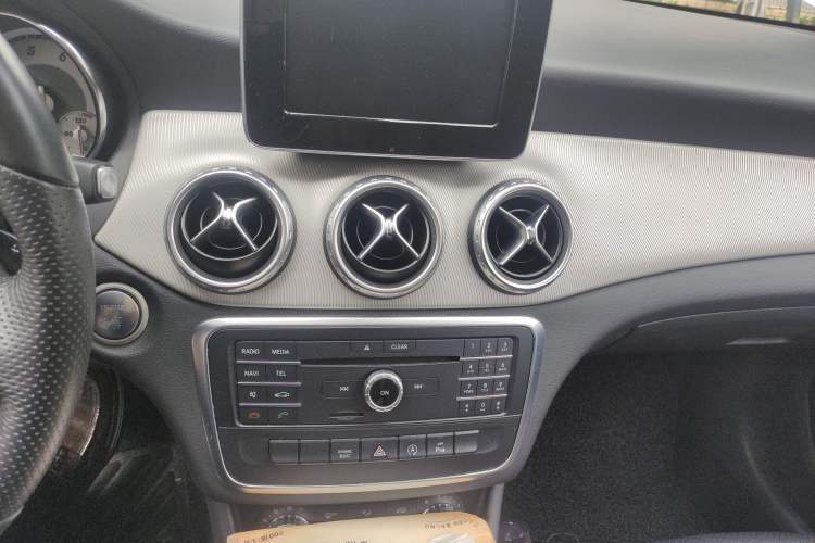 Used Mercedes-Benz GLA 2016 GLA 200 Sport Edition Audio And AC Panel