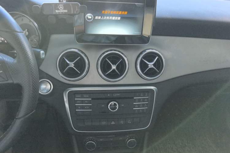 Used Mercedes-Benz GLA 2016 GLA 200 Sport Edition Audio And AC Panel