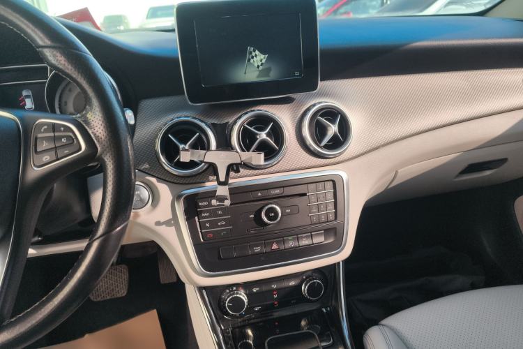 Used Mercedes-Benz GLA 2016 GLA 200 Sport Edition Audio And AC Panel