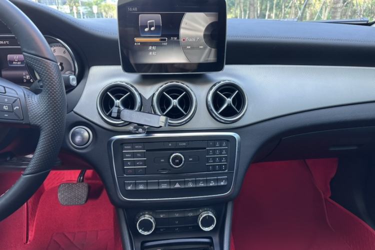 Used Mercedes-Benz GLA 2016 GLA 220 4MATIC Luxury Model Audio And AC Panel
