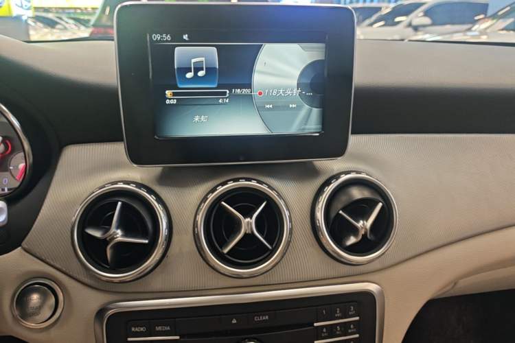 Used Mercedes-Benz GLA 2016 GLA 200 Sport Edition Audio And AC Panel