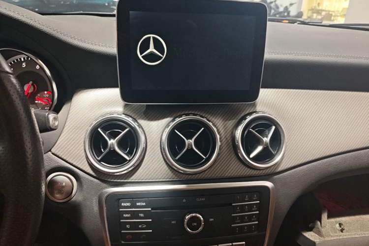Used Mercedes-Benz GLA 2016 GLA 200 Fashion Model Audio And AC Panel